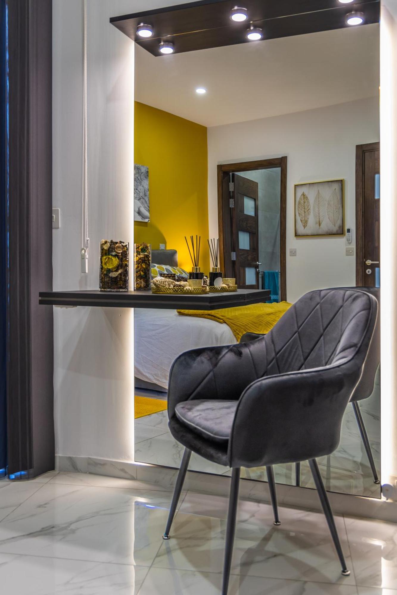 Apartment Urban Downtown Den In St Julians San Ġiljan